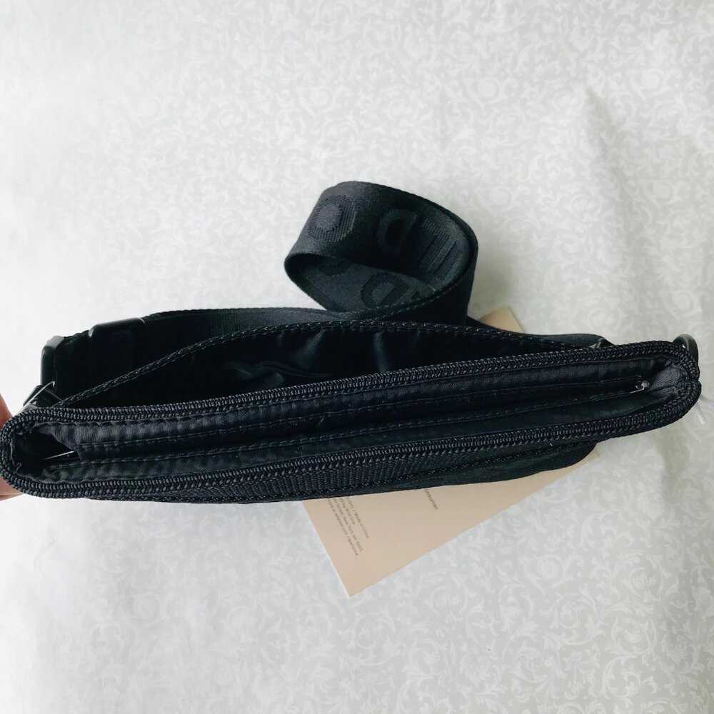 WILD ONE DOG TREAT POUCH & Poop Bag Dispenser Wear 2 Ways CROSSBODY BLACK - Picture 6 of 7